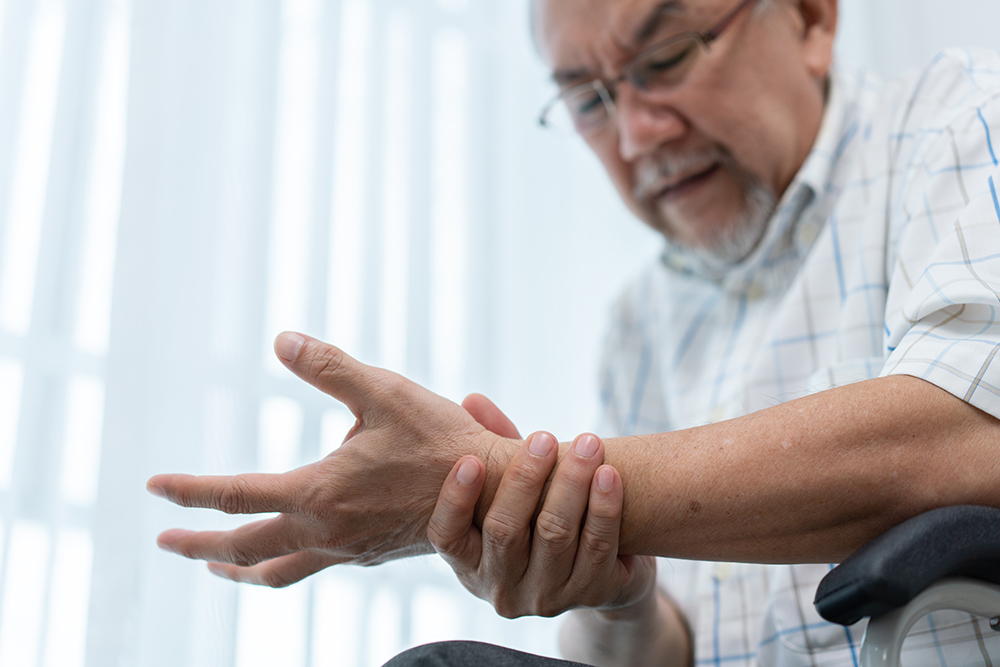 The top 6 symptoms of degenerative arthritis that PT can help