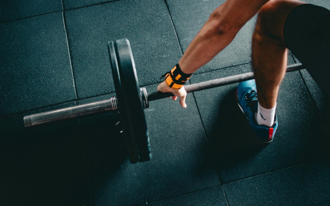 How to Reduce Wrist Pain from Weight Lifting: 3 Expert Tips