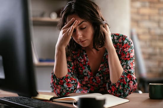 Survive The Pain of A Headache At The Back of The Head With Physical Therapy